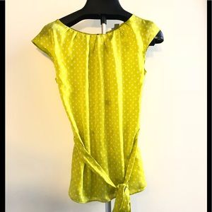LIKE NEW Lime green top